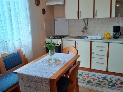 Otočac, kuća sa imanjem