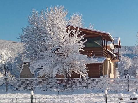 Otočac, kuća sa imanjem