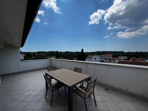 Pula, moderan stan na 2 etaže sa velikom terasom mydalmacia.de