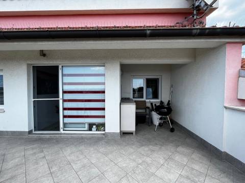 Pula, moderan stan na 2 etaže sa velikom terasom mydalmacia.de