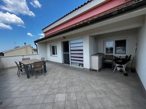 Pula, moderan stan na 2 etaže sa velikom terasom mydalmacia.de