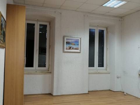 Centar Rijeke, odlična uređena nekretnina za investiciju (poslovni prostor, turistički najam) ili stanovanje