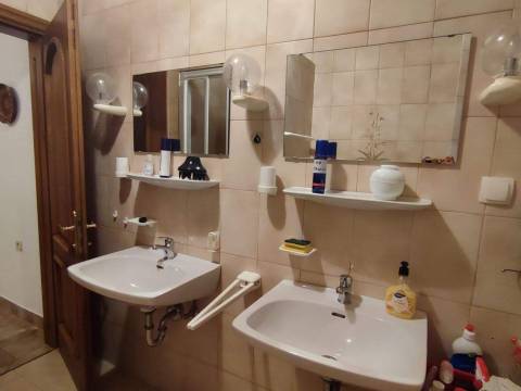 Senj, kuća sa velikom okućnicom