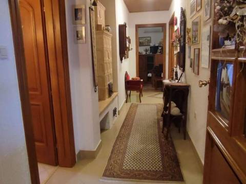 Senj, kuća sa velikom okućnicom