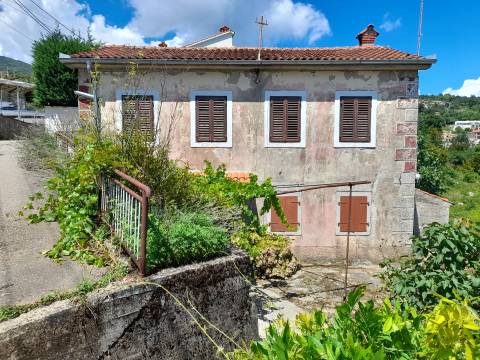 Prilika!!! Opatija-Poljane kuća 73 m2 i okućnica 1200 m2
