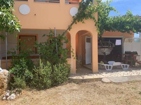Otok Vir, samostajeća kuća s garažom