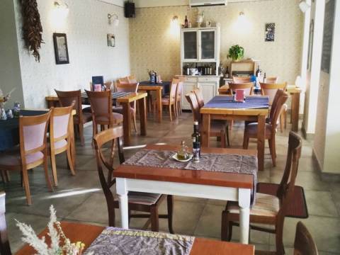 Poslovni prostor na frekventnoj poziciji 200 m2, sa velikom terasom