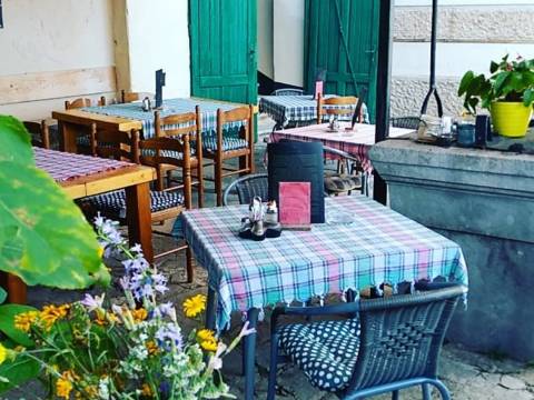 Poslovni prostor na frekventnoj poziciji 200 m2, sa velikom terasom