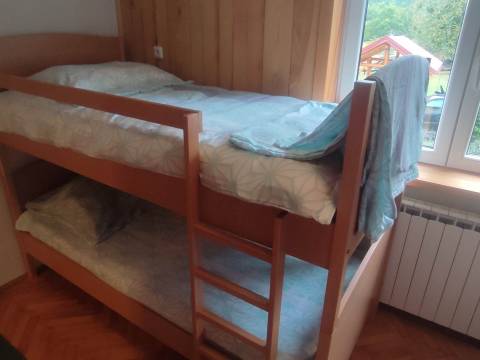 Donji Lapac, kuća sa velikim imanjem