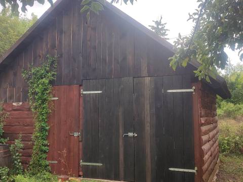 Donji Lapac, kuća sa velikim imanjem