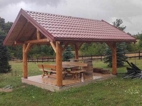 Donji Lapac, kuća sa velikim imanjem