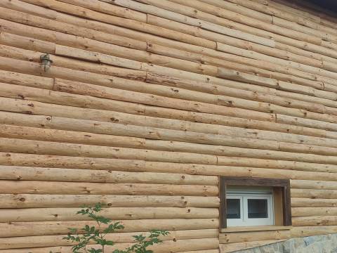 Donji Lapac, kuća sa velikim imanjem
