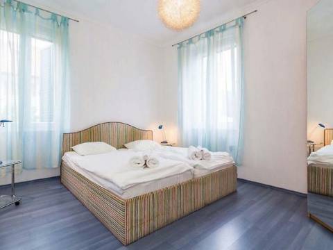 Opatija, u centru, etaža od 97 m2 na 1 katu, 2 balkona