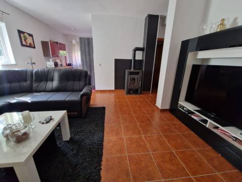 Vir, kuća sa 4 apartmana s pogledom na more