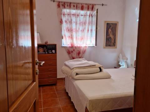 Vir, kuća sa 4 apartmana s pogledom na more