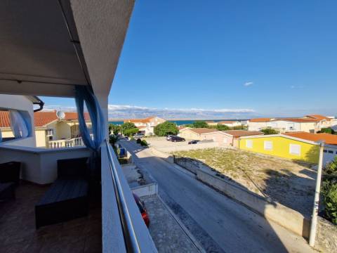 Vir, kuća sa 4 apartmana s pogledom na more