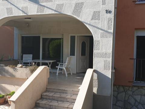 Kastav-Trinajstići samostojeća kuća 280 m2 i okućnica 1212 m2