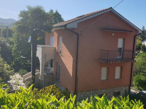 Kastav-Trinajstići samostojeća kuća 280 m2 i okućnica 1212 m2