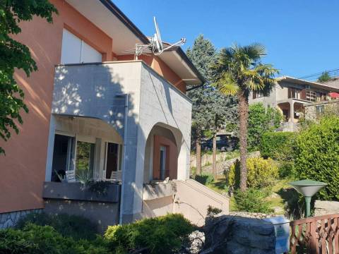 Kastav-Trinajstići samostojeća kuća 280 m2 i okućnica 1212 m2
