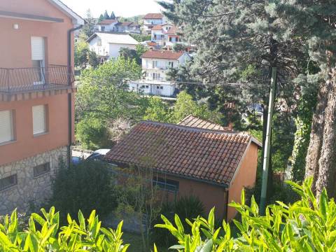 Kastav-Trinajstići samostojeća kuća 280 m2 i okućnica 1212 m2