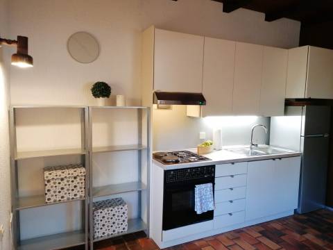 Kastav-Trinajstići samostojeća kuća 280 m2 i okućnica 1212 m2