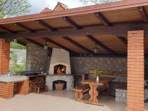 Kastav-Trinajstići samostojeća kuća 280 m2 i okućnica 1212 m2