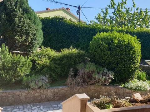 Kastav-Trinajstići samostojeća kuća 280 m2 i okućnica 1212 m2