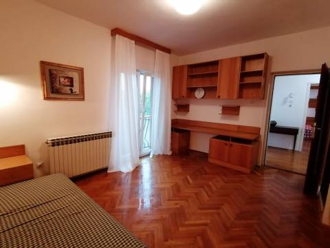Kastav-Trinajstići samostojeća kuća 280 m2 i okućnica 1212 m2