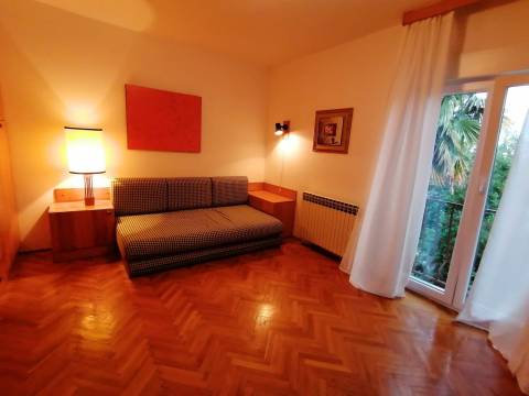 Kastav-Trinajstići samostojeća kuća 280 m2 i okućnica 1212 m2