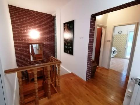 Kastav-Trinajstići samostojeća kuća 280 m2 i okućnica 1212 m2