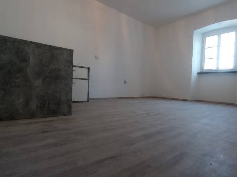 Brseč- PRILIKA- apartmančić s terasom samo 900m od mora s dva parkirna mjesta