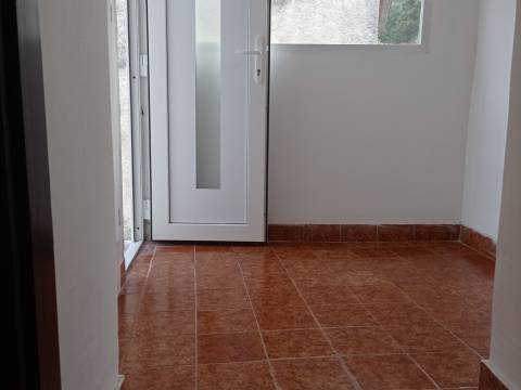 Brseč- PRILIKA- apartmančić s terasom samo 900m od mora s dva parkirna mjesta