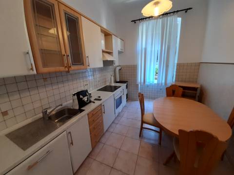 Volosko drugi red od mora stan 2S+DB, 1.kat, 115 m2