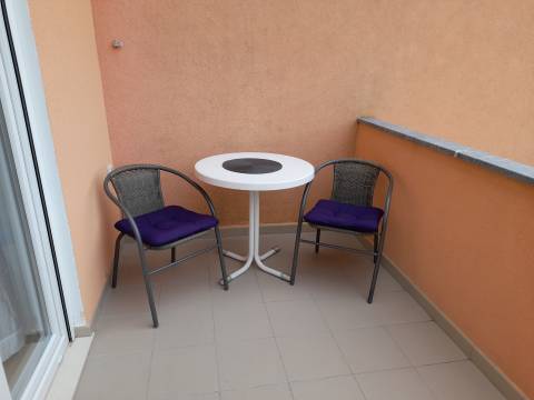 Mučići - stan na 1. katu od 80 m2 za dugoročni najam