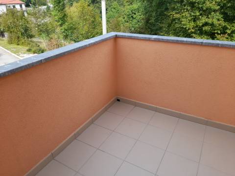 Mučići - stan na 1. katu od 80 m2 za dugoročni najam
