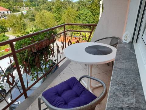 Mučići - stan na 1. katu od 80 m2 za dugoročni najam