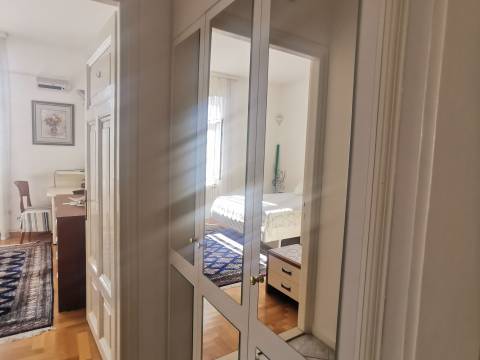 Stan u Vili do mora na prvom katu, centar Opatije,2  parkirna mjesta