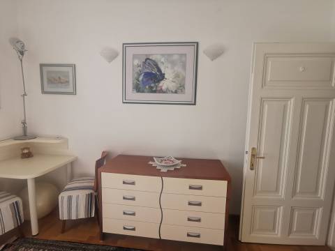 Stan u Vili do mora na prvom katu, centar Opatije,2  parkirna mjesta