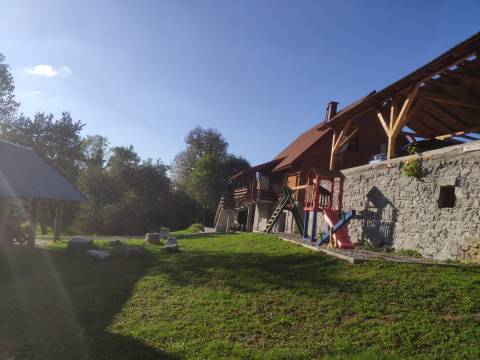 Gorski Kotar: novoadaptirana kamena kuća, sa zemljištem od 6.840 m2