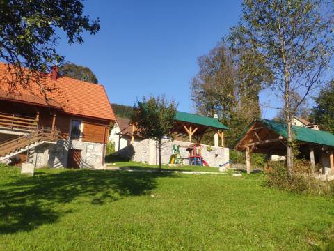 Gorski Kotar: novoadaptirana kamena kuća, sa zemljištem od 6.840 m2