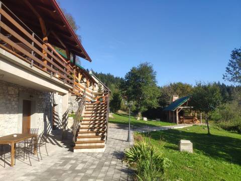 Gorski Kotar: novoadaptirana kamena kuća, sa zemljištem od 6.840 m2