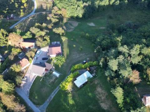 Novi Marof okolica veliko  imanje  s 2 kuće i ribnjakom