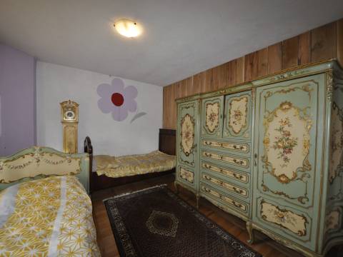 Donji Lapac, kuća sa velikim imanjem