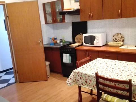 Vir, prekrasna kuća sa 4 apartmana na 150m od mora