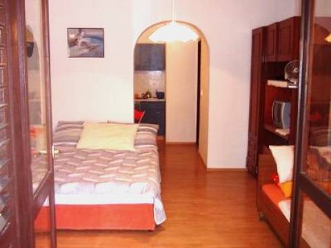 Vir, prekrasna kuća sa 4 apartmana na 150m od mora