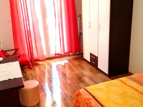 Vir, prekrasna kuća sa 4 apartmana na 150m od mora