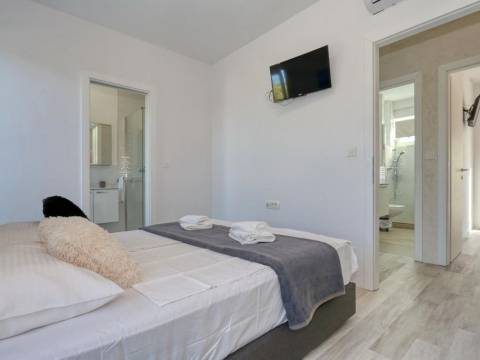 Zaton, Villa mit Swimmingpool