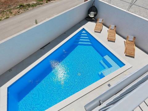 Zaton, Villa mit Swimmingpool