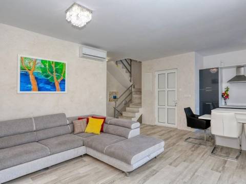 Zaton, Villa mit Swimmingpool