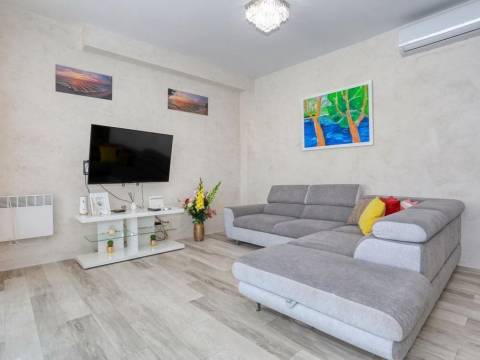 Zaton, Villa mit Swimmingpool